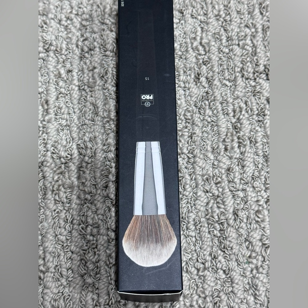 ☀️BH Cosmetics Studio Pro Tapered Powder Brush.
